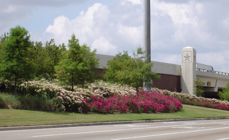 landscaping on the side of a highway feeder road