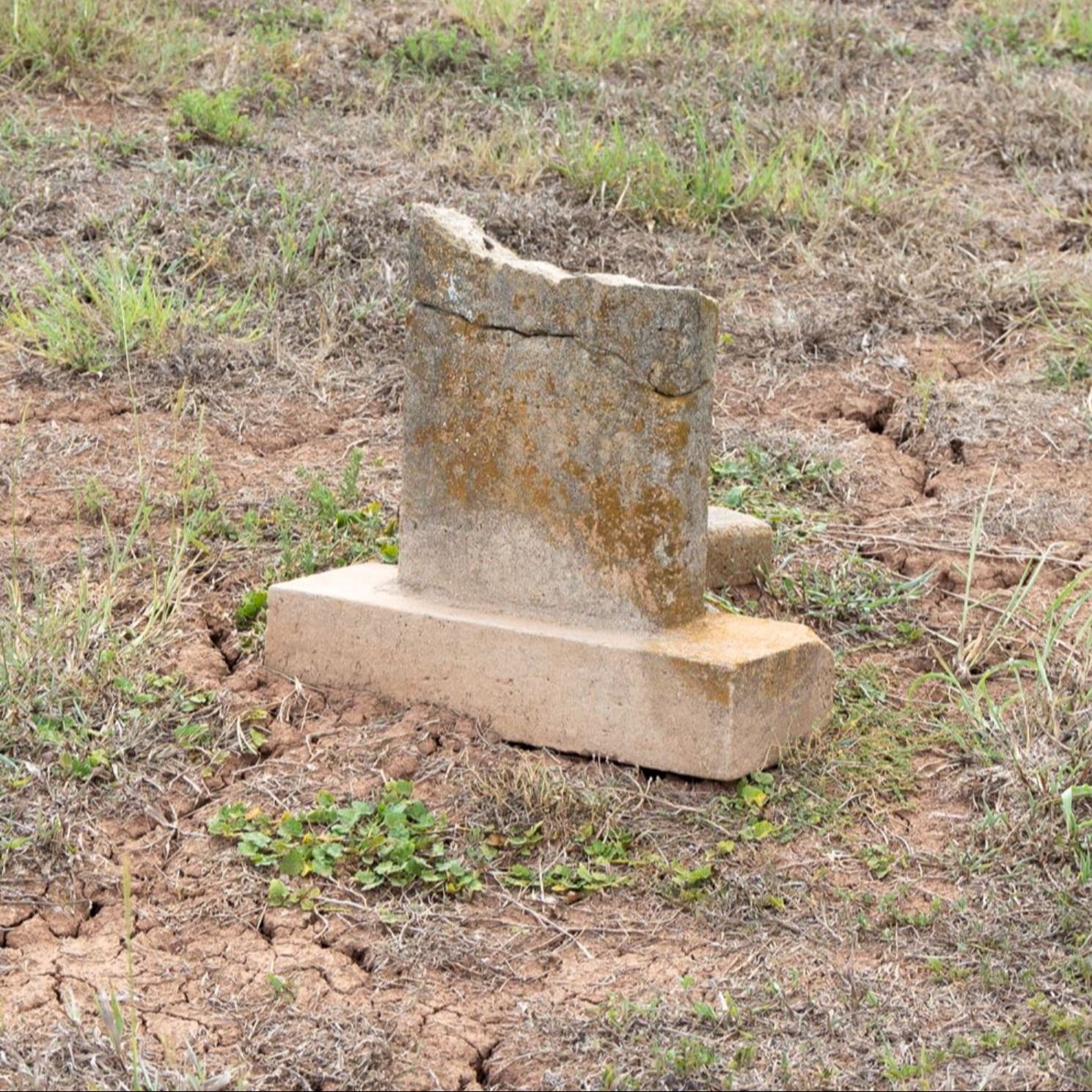 Pre-Restoration of Jesse Davis's gravestone in 2023
